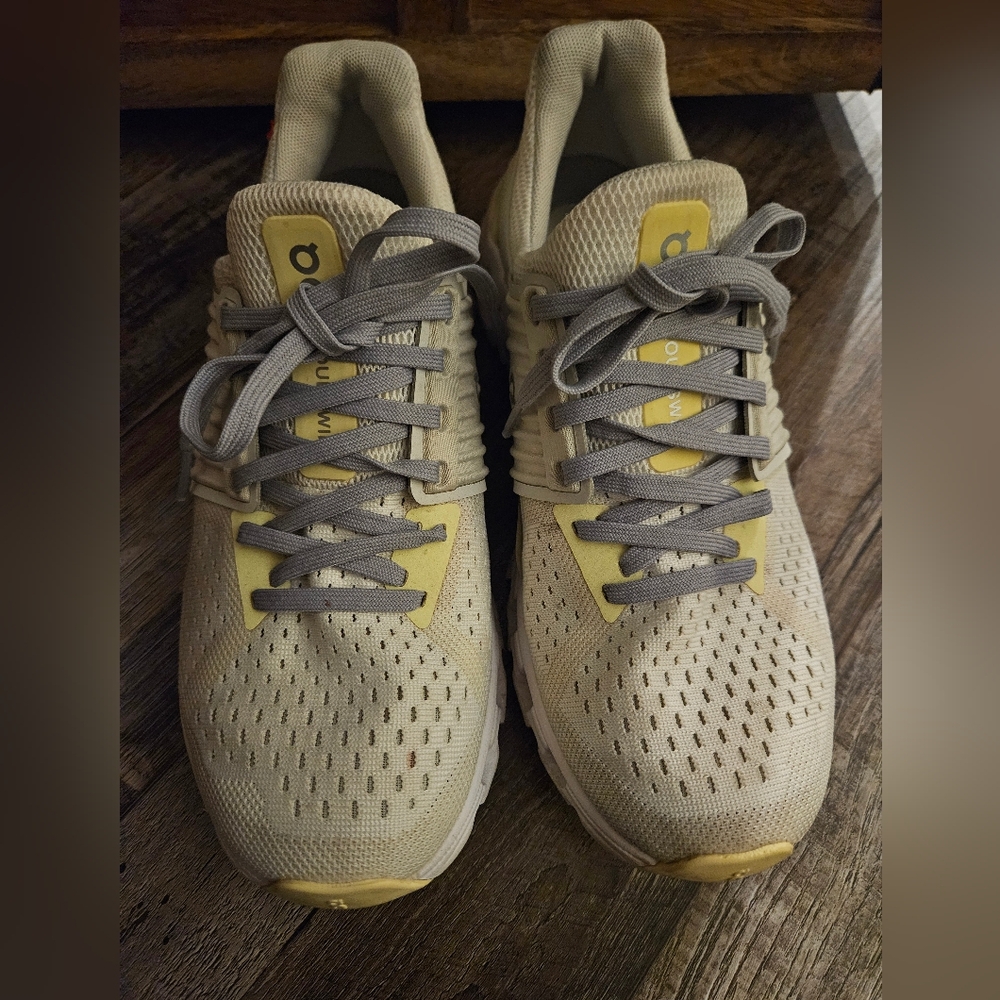 On Cloud Womens Cloud 5 Running Shoes white and limelight
